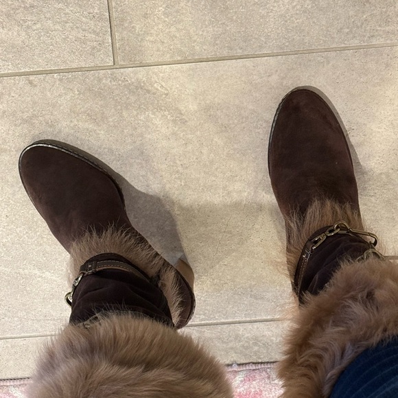 COACH knee-high Fur Boots with 3 brass buckle straps (that can be removed). - Picture 7 of 8